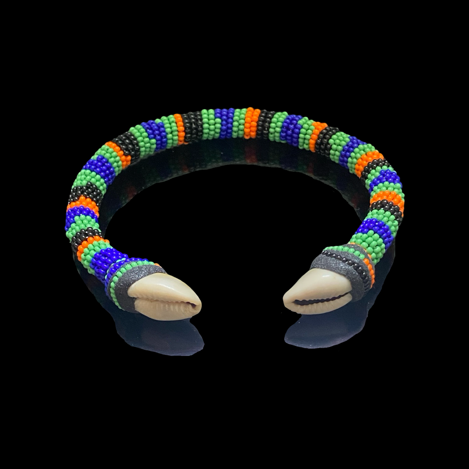 Inle Ildé Bracelet – Multicolor Beads with Cowrie Shells