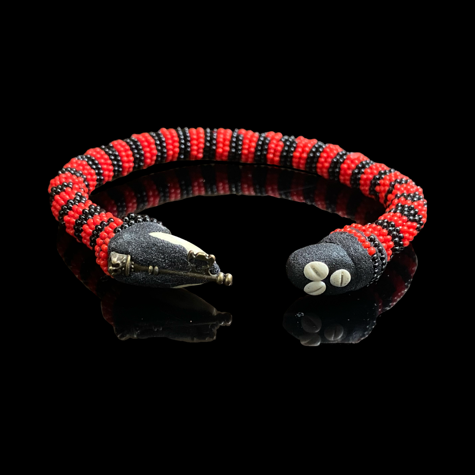 Pulsera Hecha a Mano Ilde de Eleguá Laroyé - Conchas de Cauri o Diseño de Cara Yoruba Santería Orisha