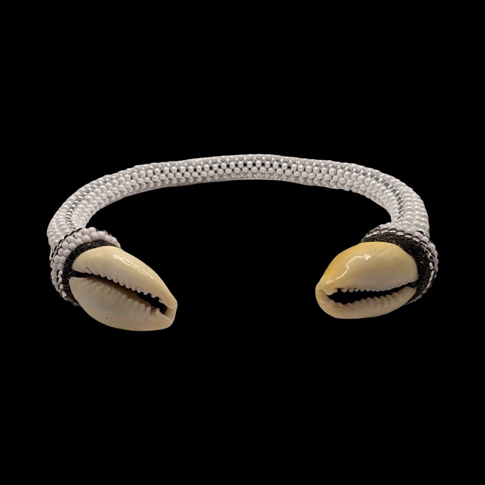 Obatalá Ildé Bracelet – White Beads with Cowrie Shells (4 Variants)