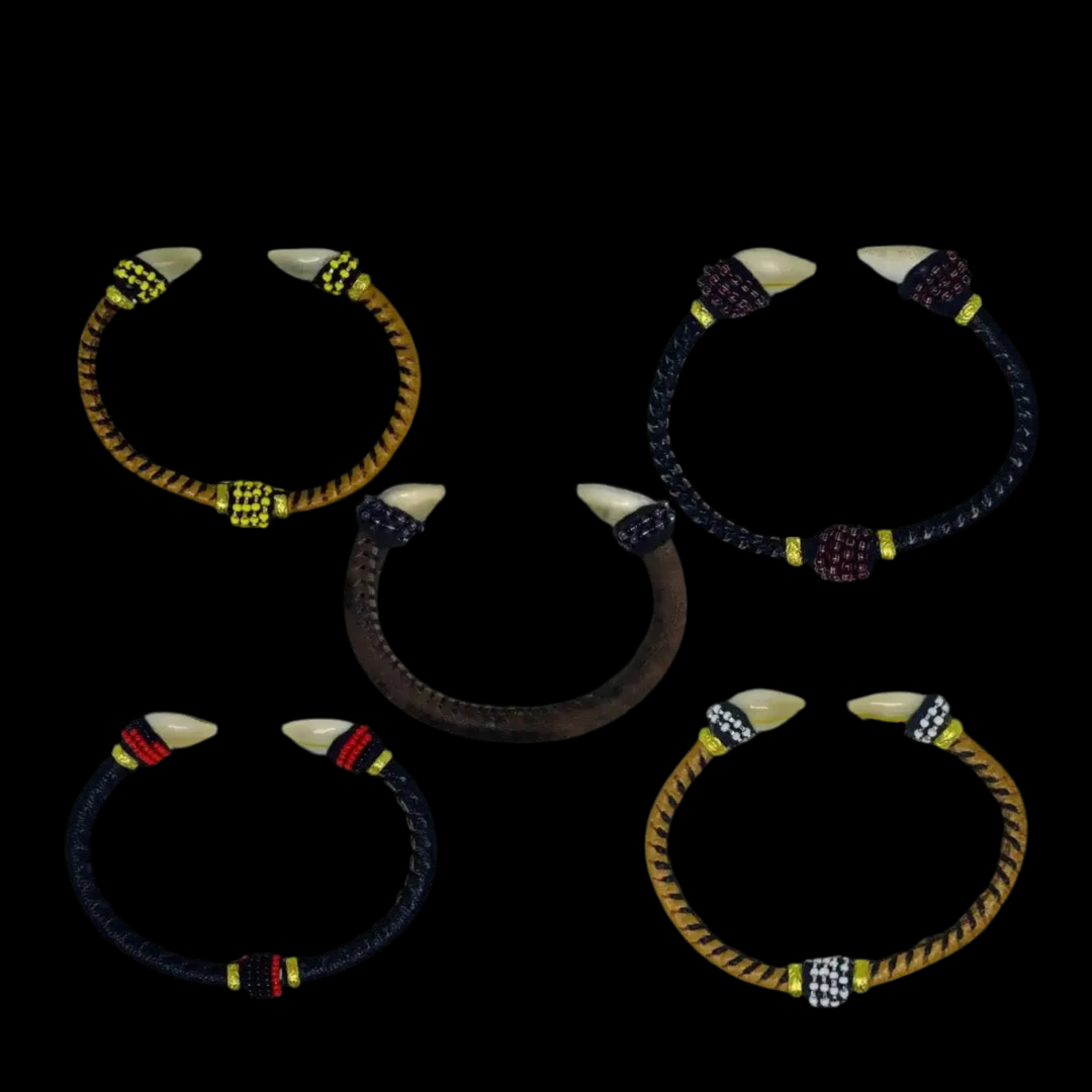 Pulsera/Ilde de cuero hecha a mano: en honor a diferentes orishas y santos