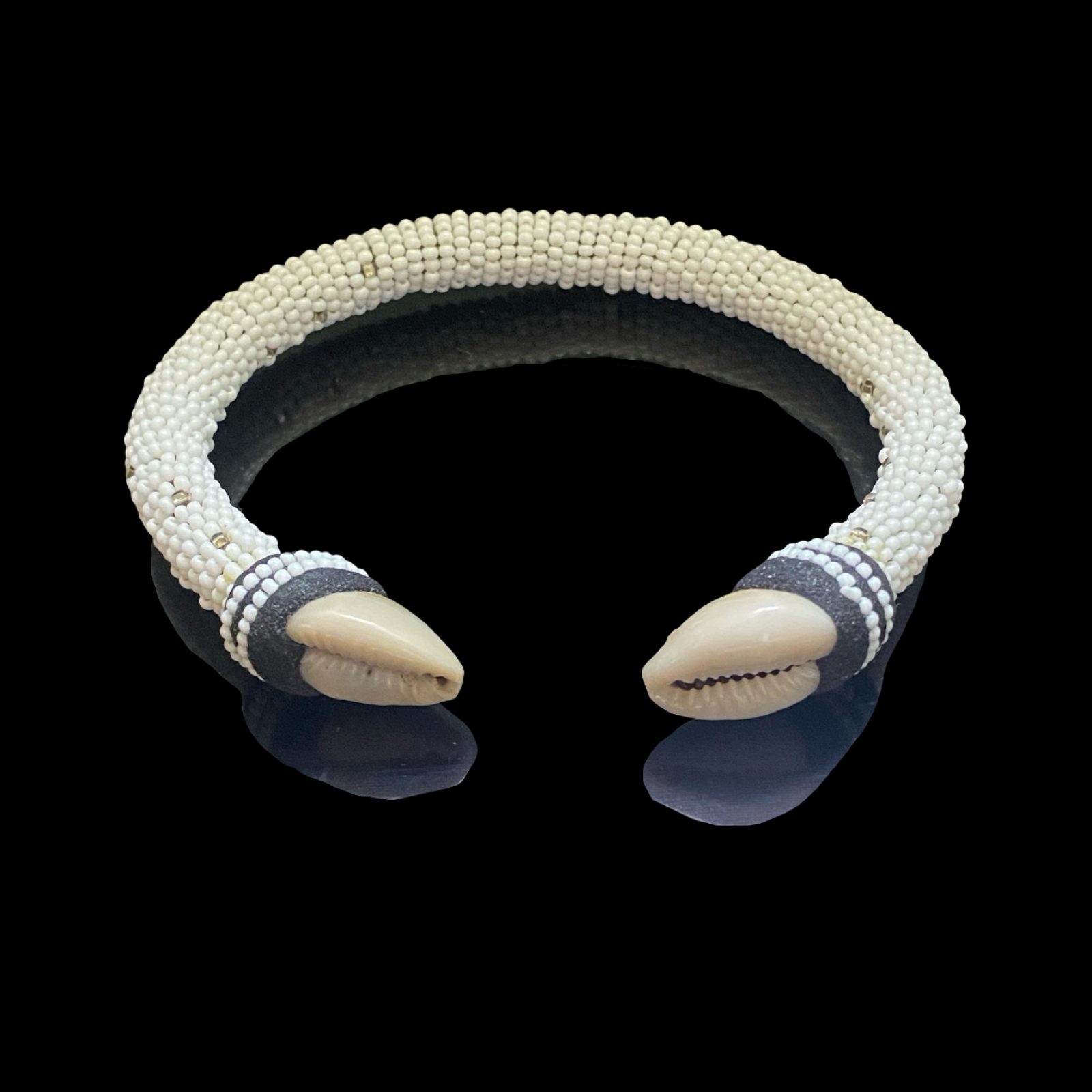 Obatalá Ildé Bracelet – White Beads with Cowrie Shells (4 Variants)