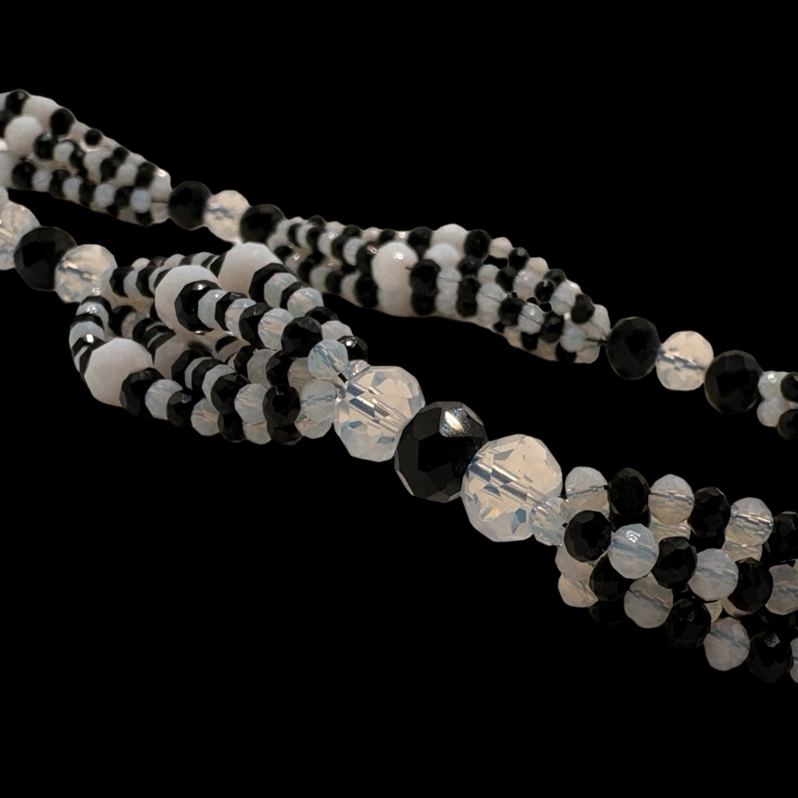Eshu Afra Gala Necklace – Handmade with Beads & Cowrie Shells